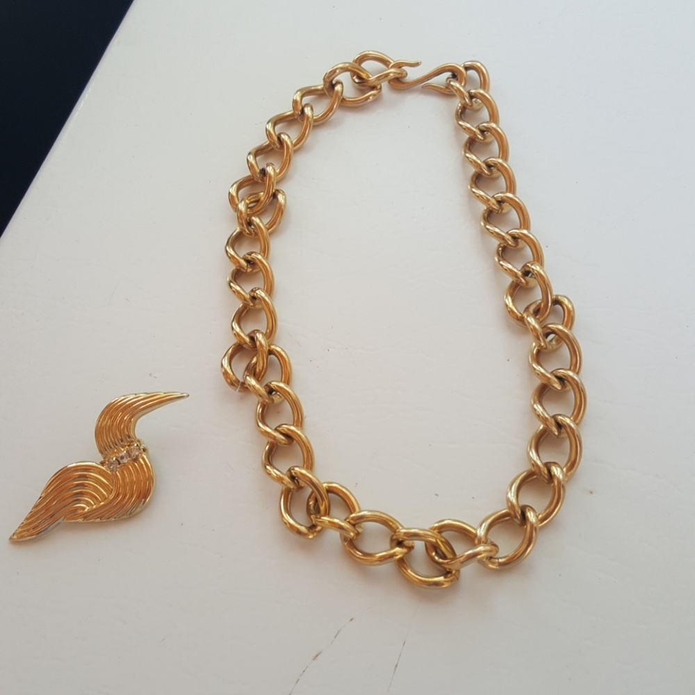 $5 ITEM. Gold tone choker and pin. MUST BUNDLE WITH OTHER ITEMS - Picture 2 of 5